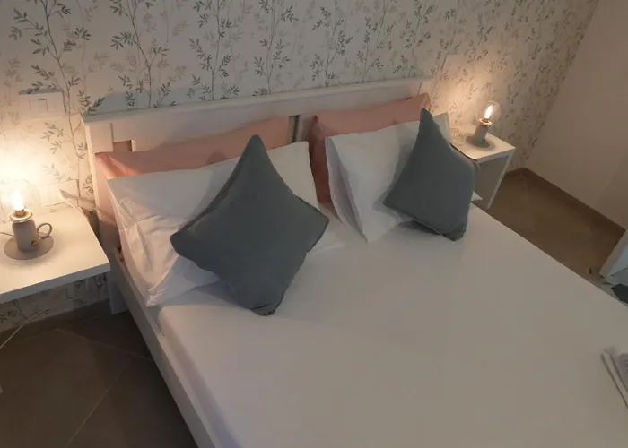 Conte Luxury לינה וארוחת בוקר 4*